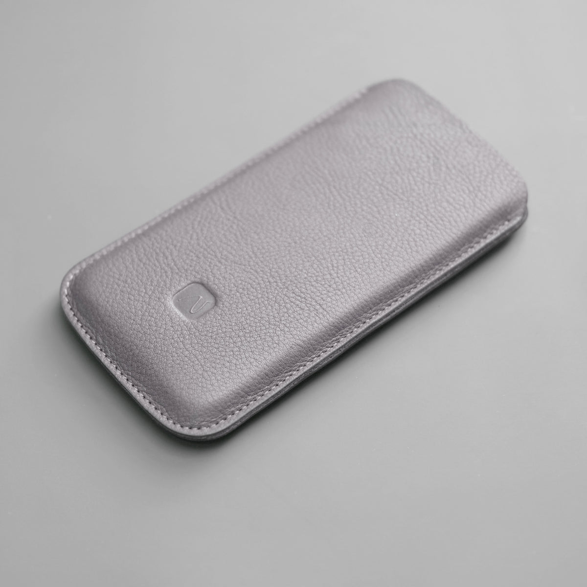 Handy Sleeve aus Leder GRAU