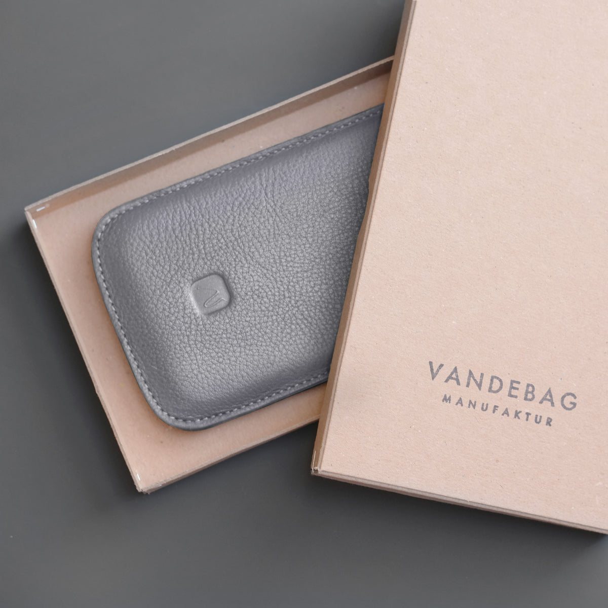 Handy Sleeve aus Leder GRAU