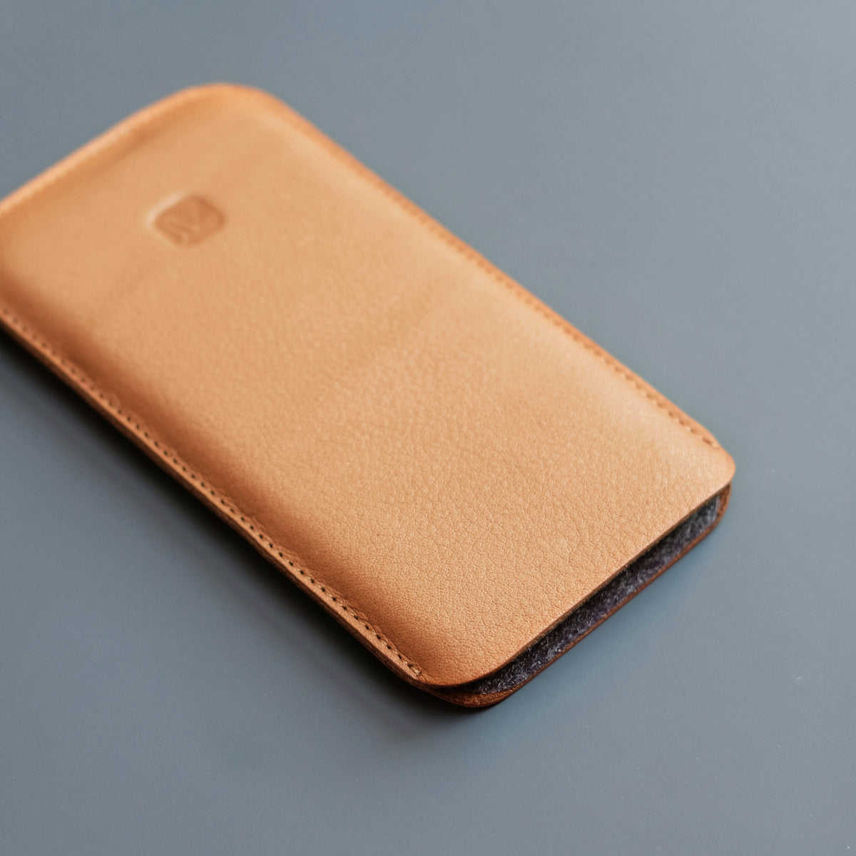 Lederhülle für iPhones mit Filz Futter