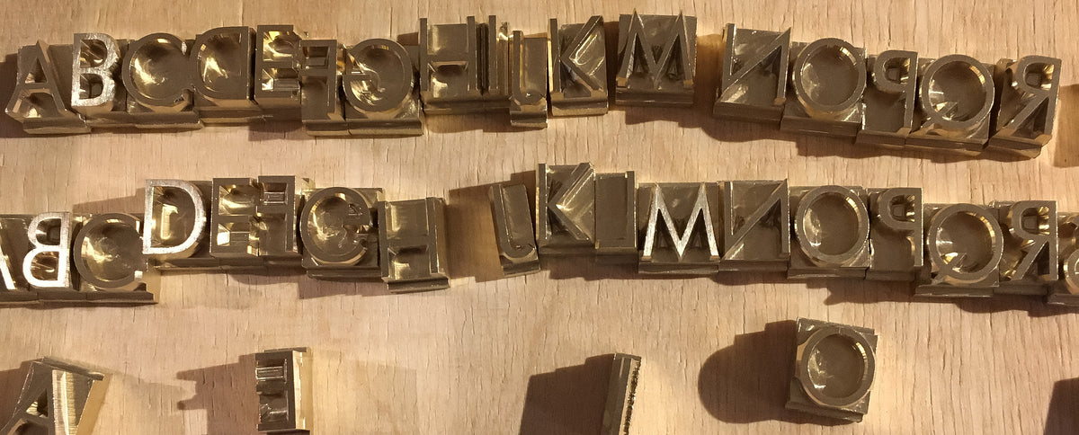 Prägestempel Alphabet aus Messing für Personalisierung von Lederhüllen