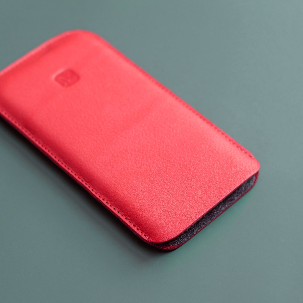hellrotes iPhone Case mit Filz Futter
