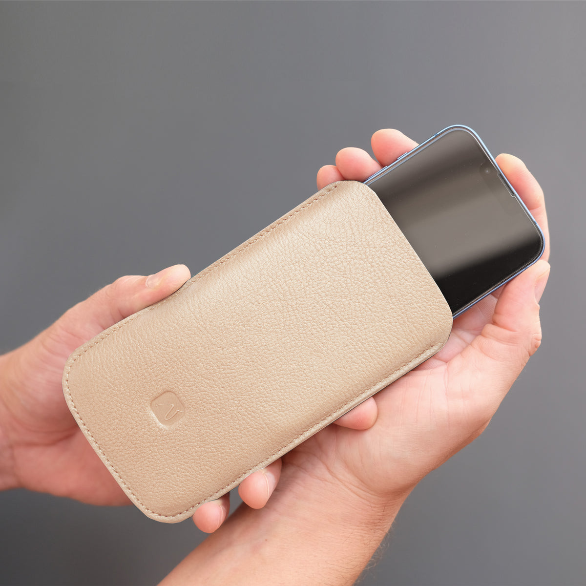 cremefarbene iPhone Hülle aus Leder