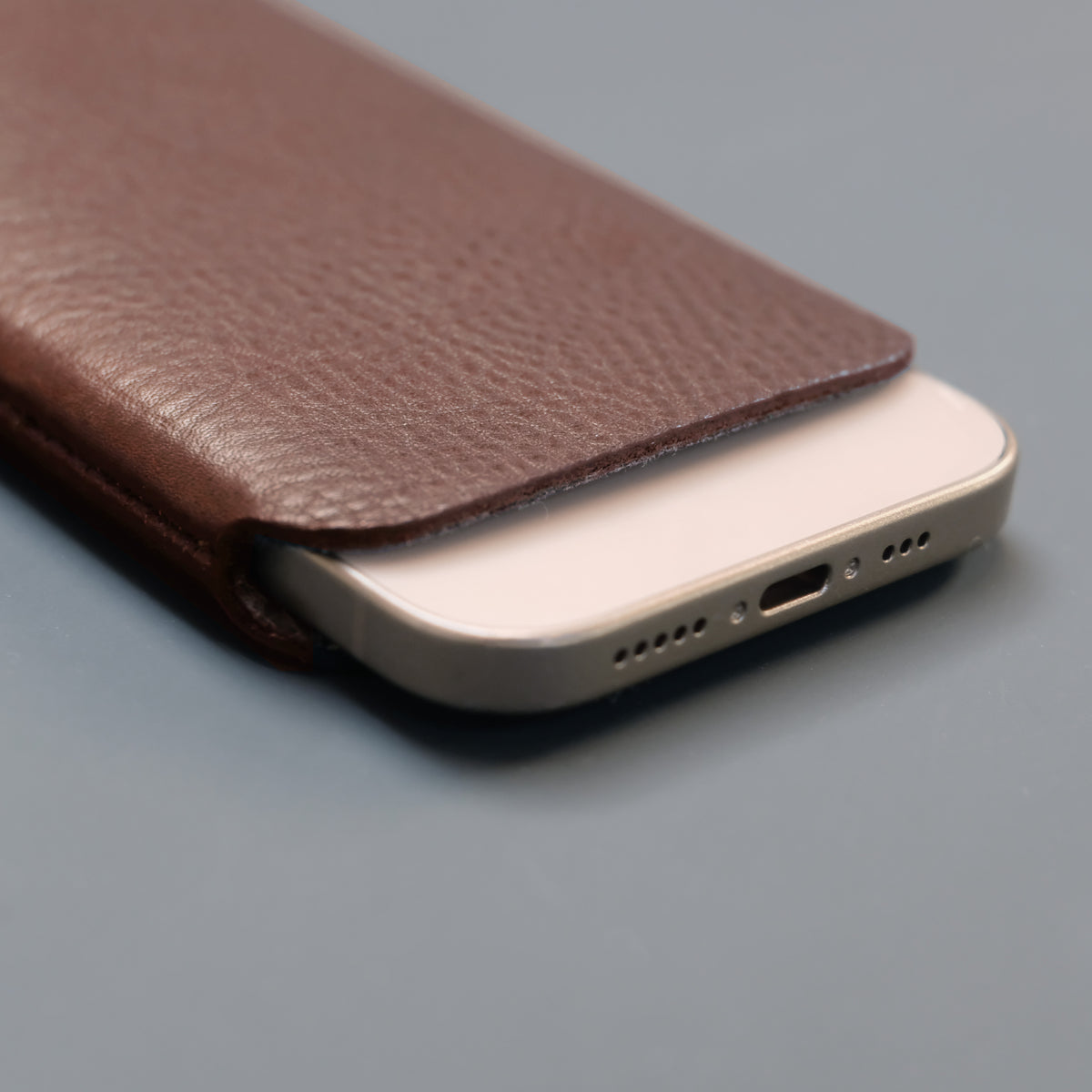 Slim Sleeve - iPhone Hülle NUSSBRAUN