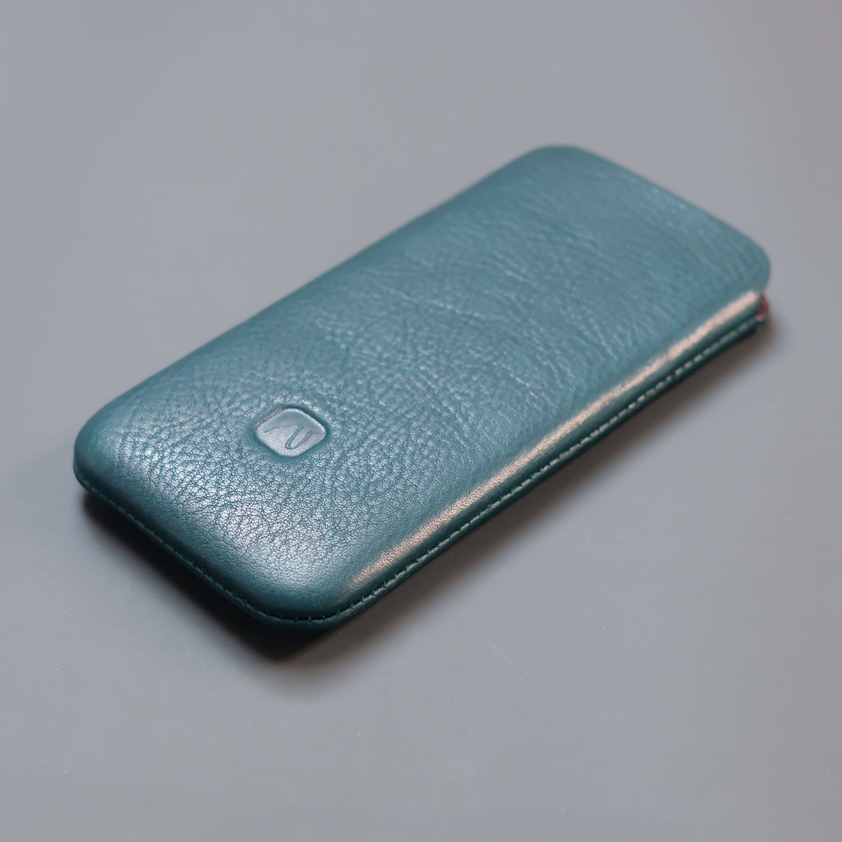 iPhone Sleeve superdünn aus petrolfarbenem Leder