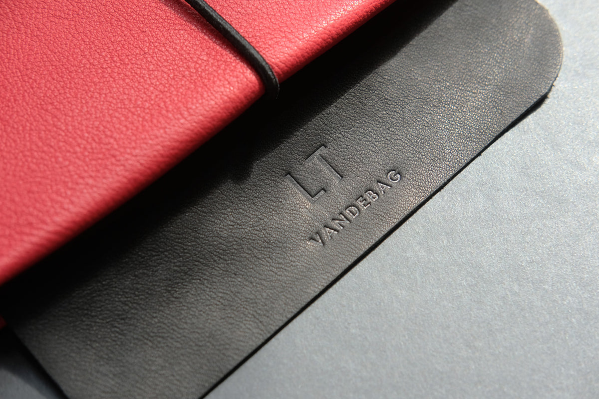 Tablet Hülle in Rot mit Initialen