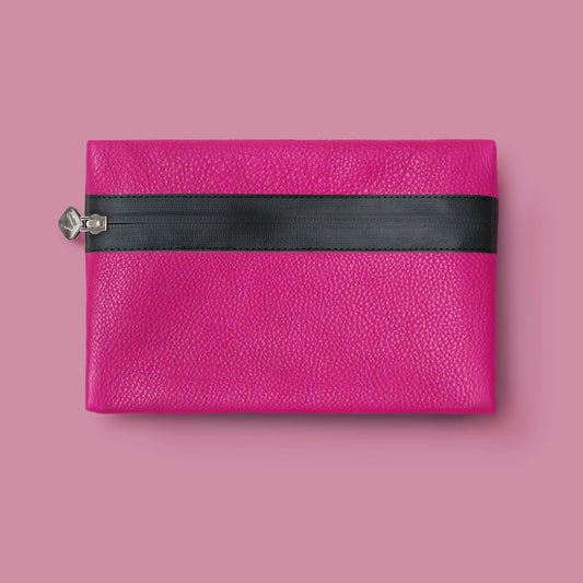neonpinkes Täschchen für Kabel und Maus aus Leder