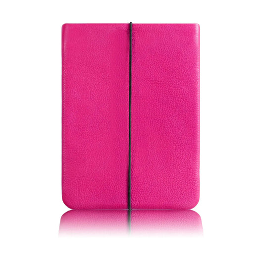 neonpinkes Ledercase für iPads mit schwarzem Verschlussgummi von Vandebag
